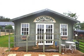 Peaceful Log Cabin next to Horse Field